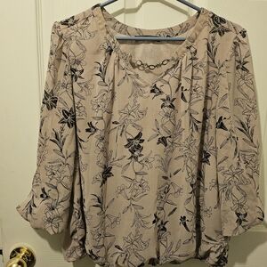 Suzy Shier Floral Blouse - Black and Cream